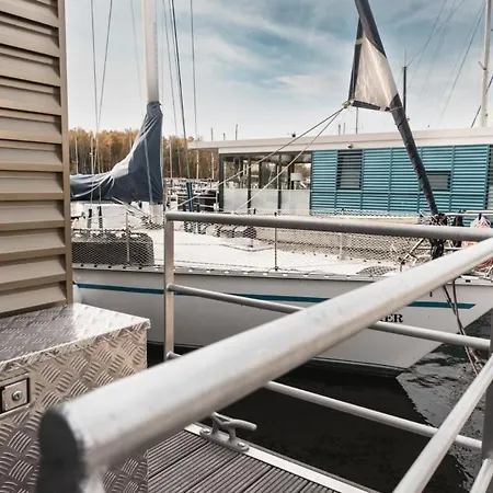 Schwimmendes Haus - Hausboot Paradise Botel *